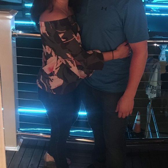 Off the shoulder blouse - Picture 5 of 5